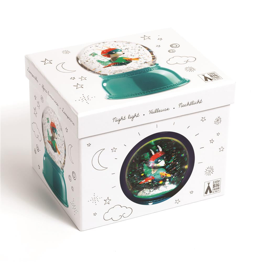 Djeco Nachtlicht Flugzeug – Magie und Bewegung in einer bezaubernden Schneekugel