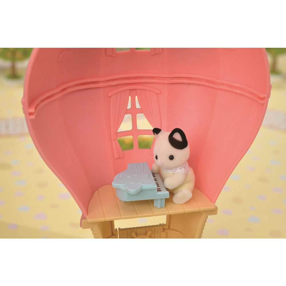 Sylvanian Families Baby Ballon Spielhaus – Luftige Abenteuer mit dem Tuxedo Katzen Baby