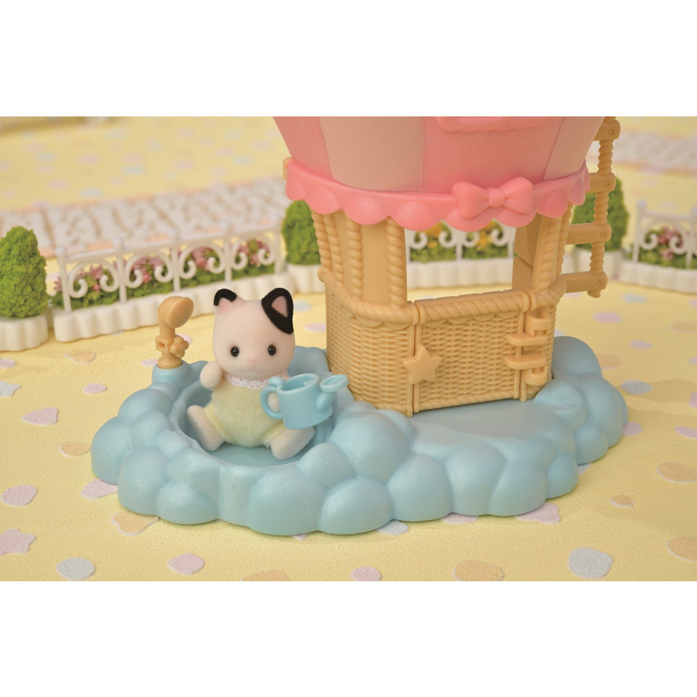 Sylvanian Families Baby Ballon Spielhaus – Luftige Abenteuer mit dem Tuxedo Katzen Baby