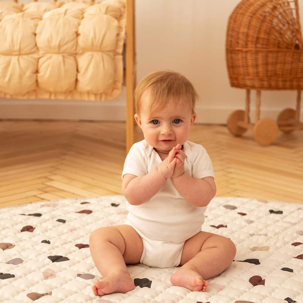 Hakuna Matte Gesteppte Krabbeldecke "Confetti" – Weich, sicher & spielerisch farbig