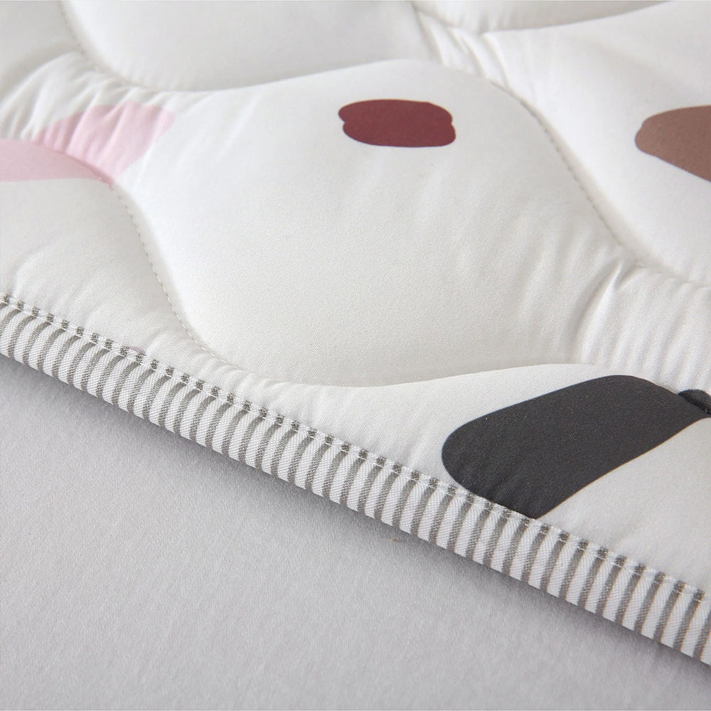 STILVOLL UND AMÜSANT – Baby Krabbeldecke im Unisex-Hygge-Design