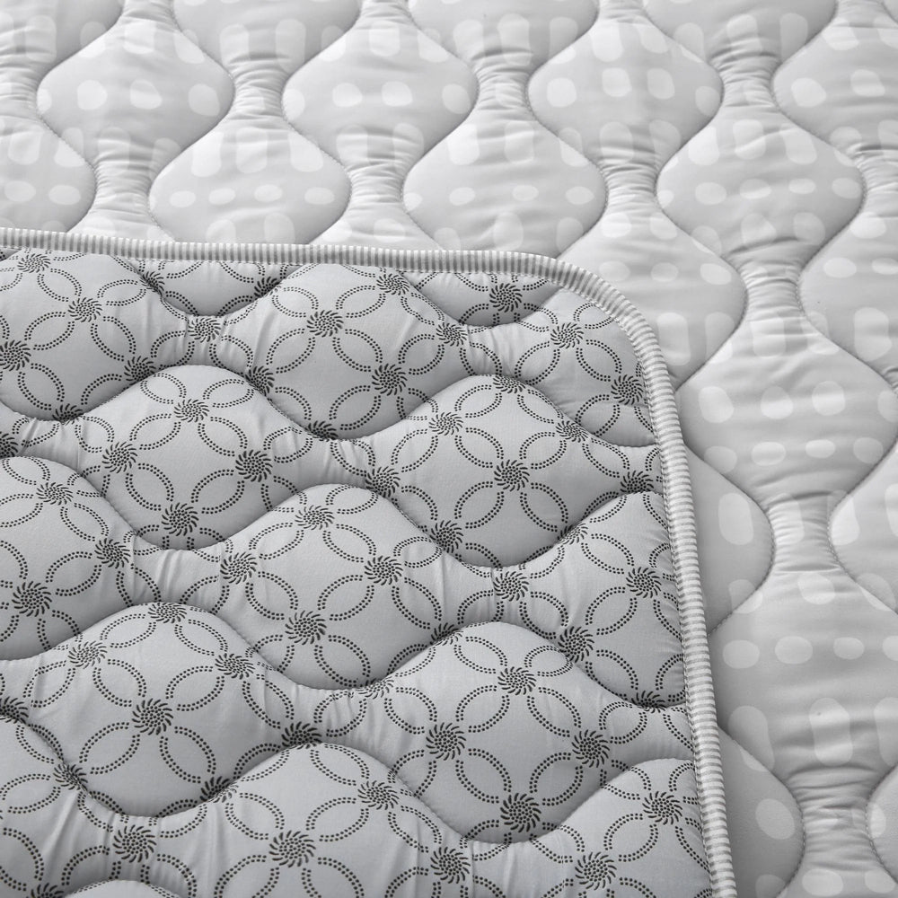 STILVOLL und AMÜSANT – Die Baby Krabbeldecke im Unisex-Hygge-Design